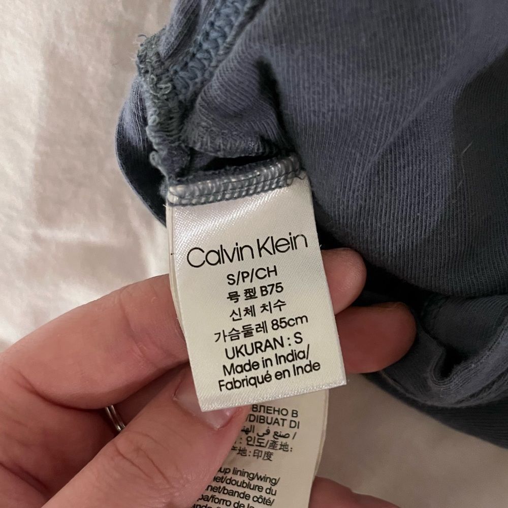 (2) Calvin Klein bralettes - Picture 4 of 4